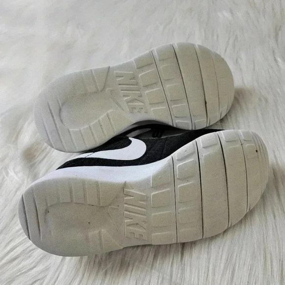 Nike Tanjun Black Lace Up Athletic Running Shoes - Picture 4 of 11